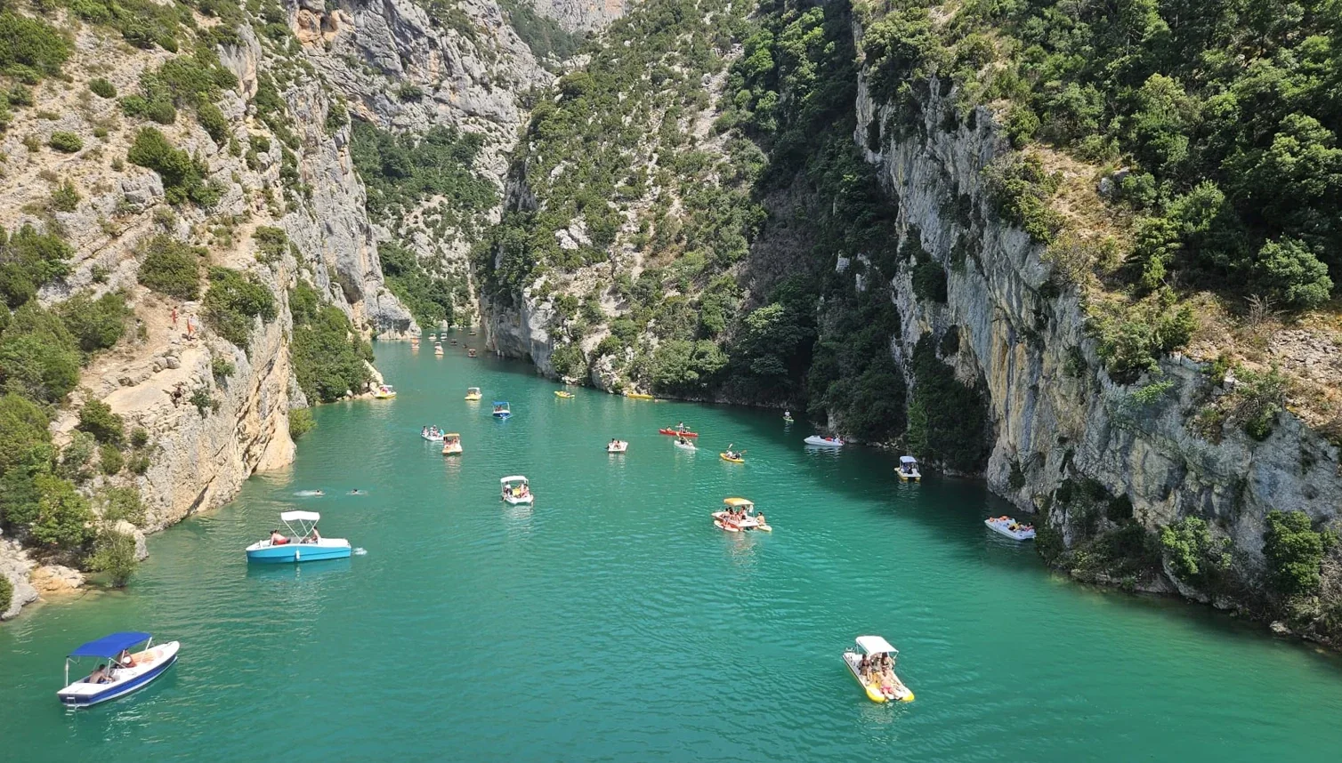 Pédalos sur le Verdon à l’entrée des gorges